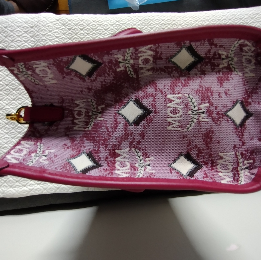 MCM Vintage Jacquard Small Tote & Jacquard Mini Trifold Wallet - Picture 7 of 16